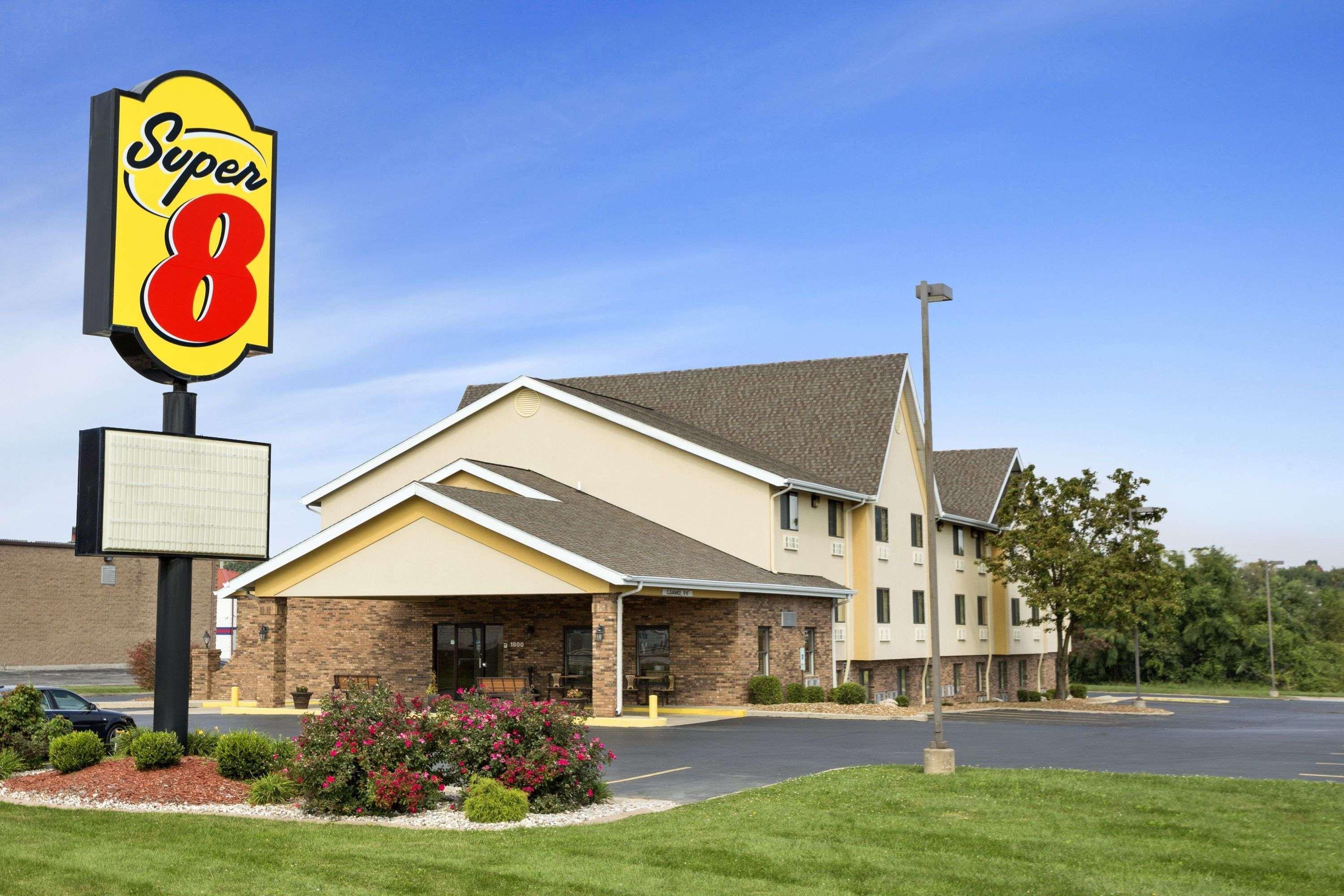 Super 8 By Wyndham Alton Motel Exterior photo
